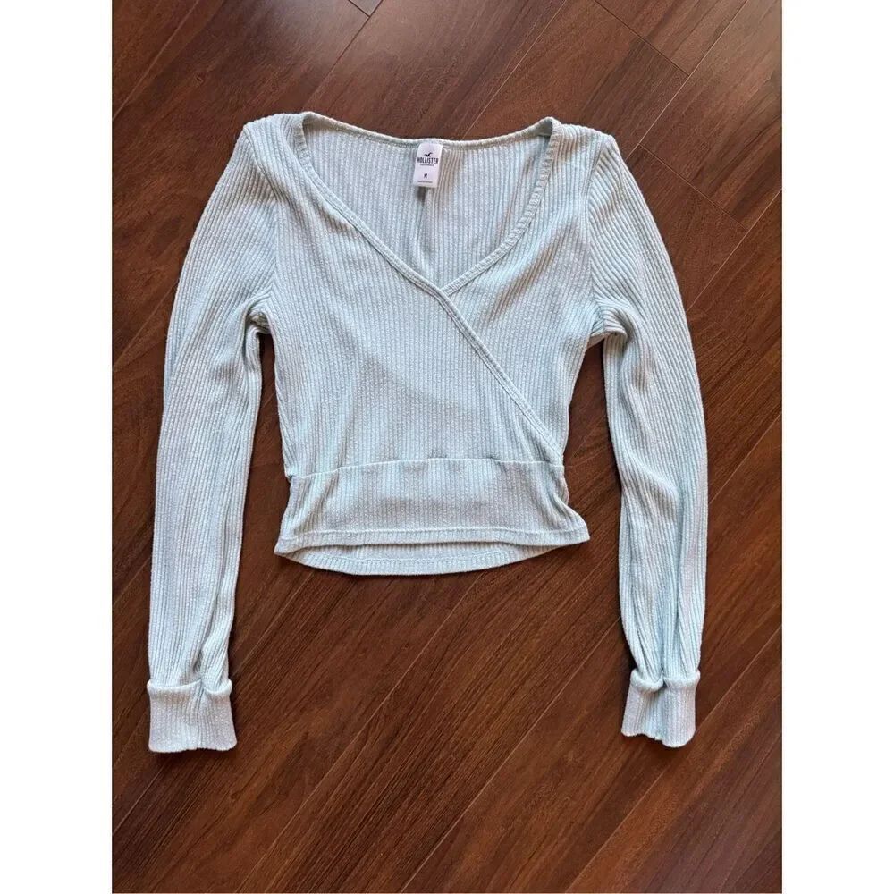Hollister M Mint green ribbed long sleeve crop top
